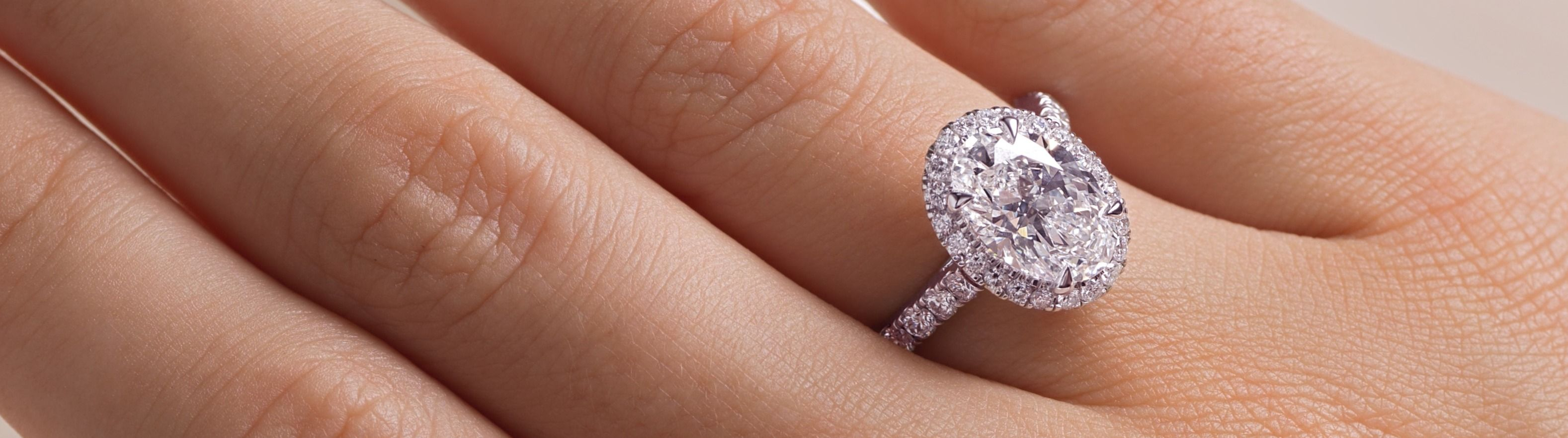 18 Carat White Gold Engagement Rings