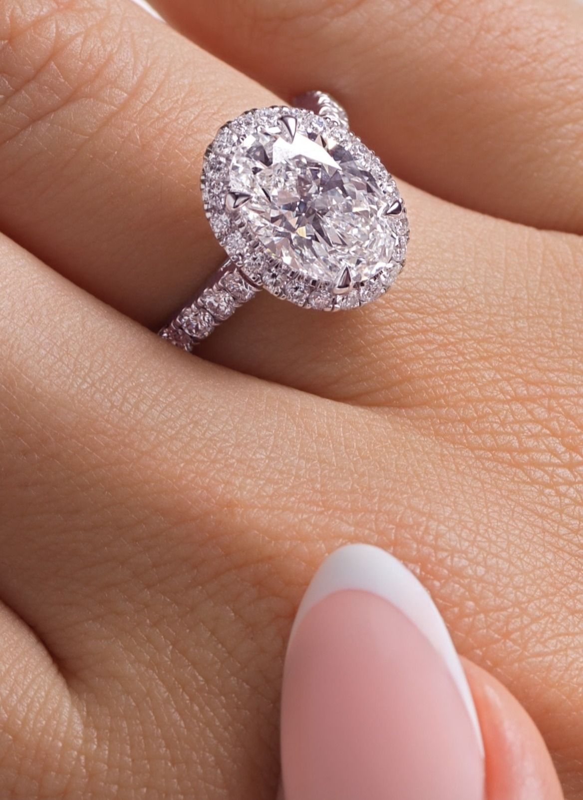 18 Carat White Gold Engagement Rings