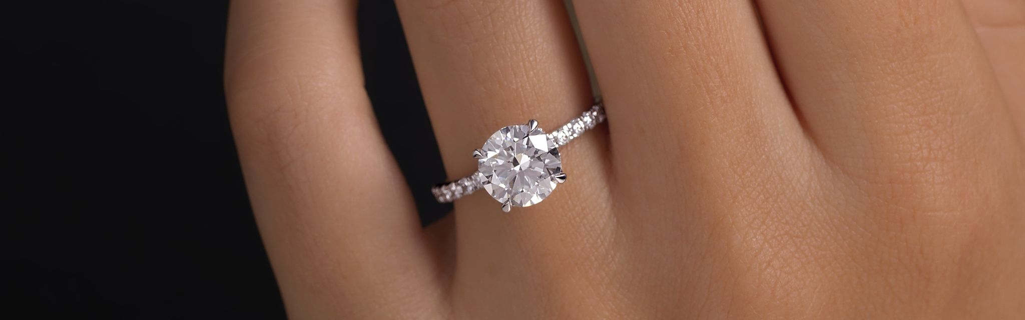 Round Cut Diamond Rings
