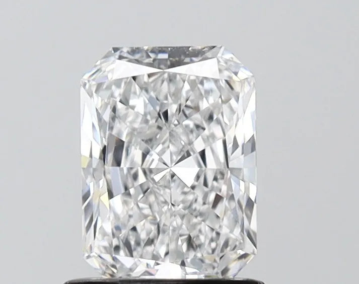 1.03ct Radiant Lab Grown Diamond (Colour D, Clarity VVS2, IGI Certified)