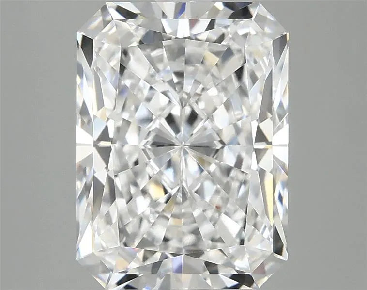 3.72ct Radiant Lab Grown Diamond (Colour E, Clarity VVS2, IGI Certified)