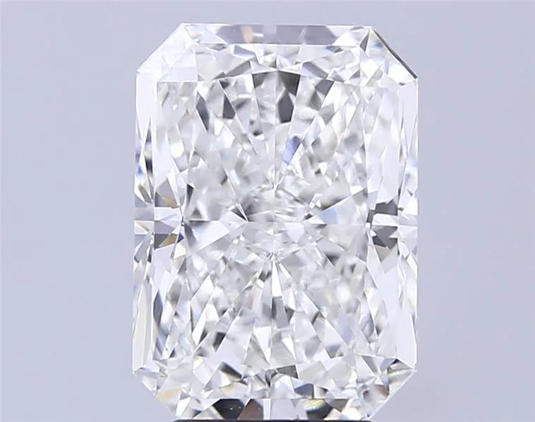 5.05ct Radiant Lab Grown Diamond (Colour E, Clarity VVS1, IGI Certified)