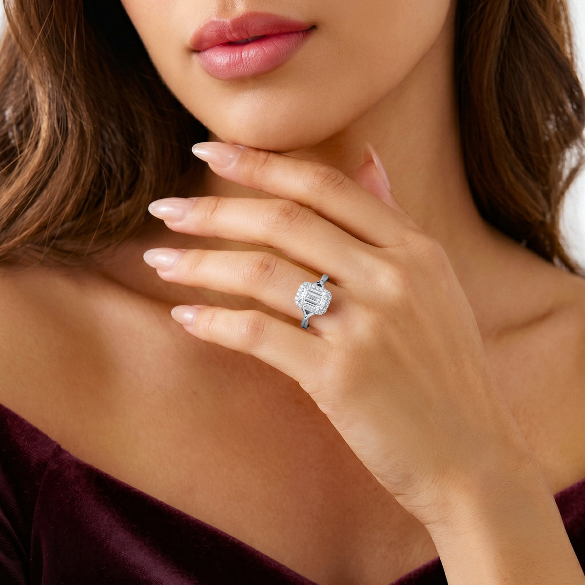 Vicky Platinum Emerald Halo model