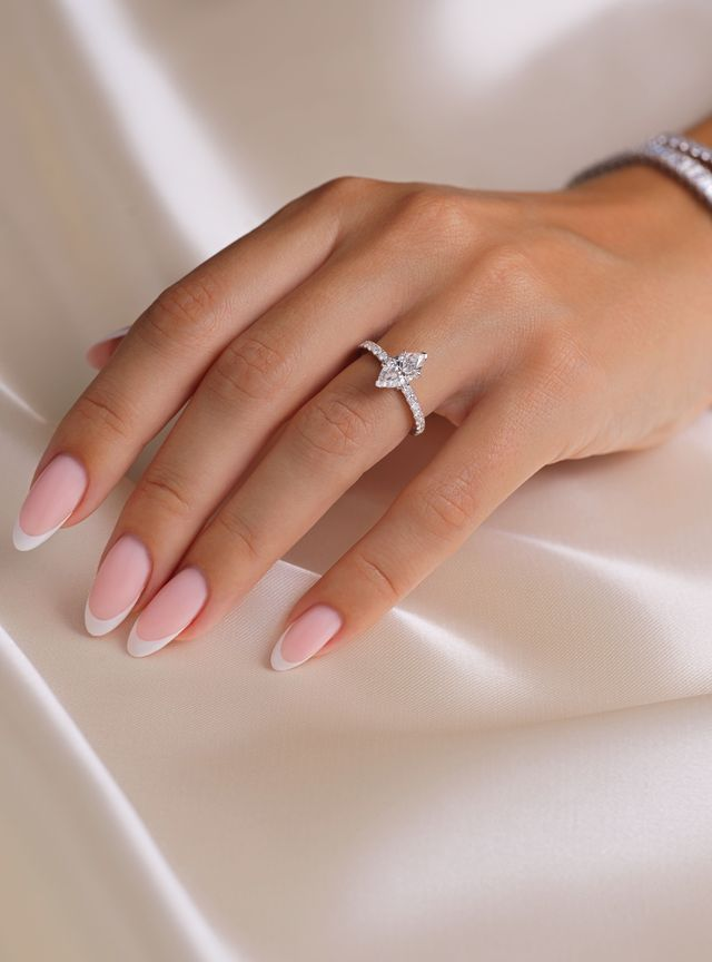 Custom Engagement Rings - From our experts to your doorstep in the UK 🇬🇧