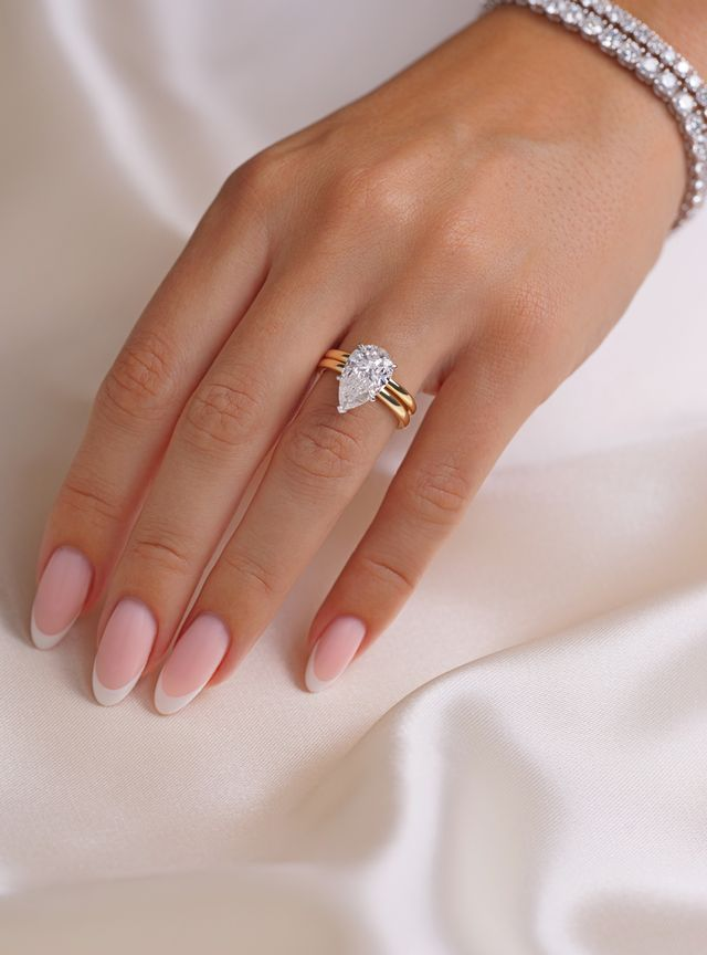 Pear Shaped Engagement Rings