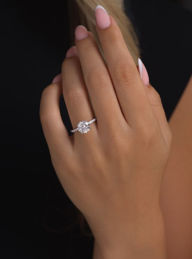 Round Cut Diamond Rings